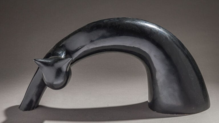 Xavier ALVAREZ (1949- ) - Chat furtif - Bronze à patine noire, signé en numérot…
