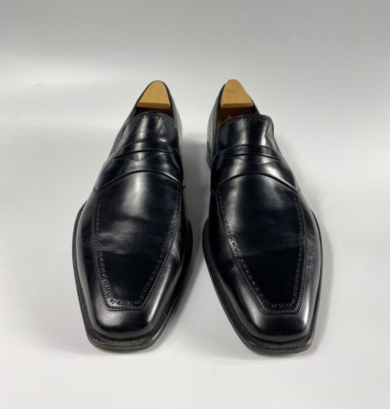 A. TESTONI - Paire de mocassins en cuir noir (Taille 10 1/2) - Embauchoirs en b…