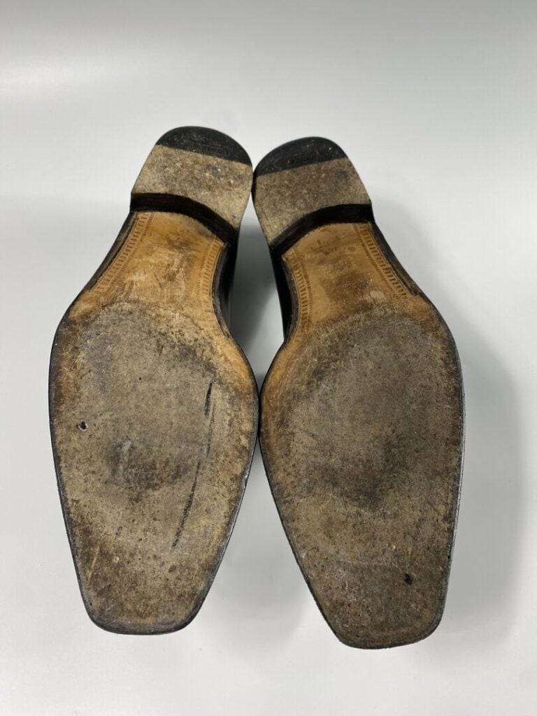 A. TESTONI - Paire de mocassins en cuir noir (Taille 10 1/2) - Embauchoirs en b…