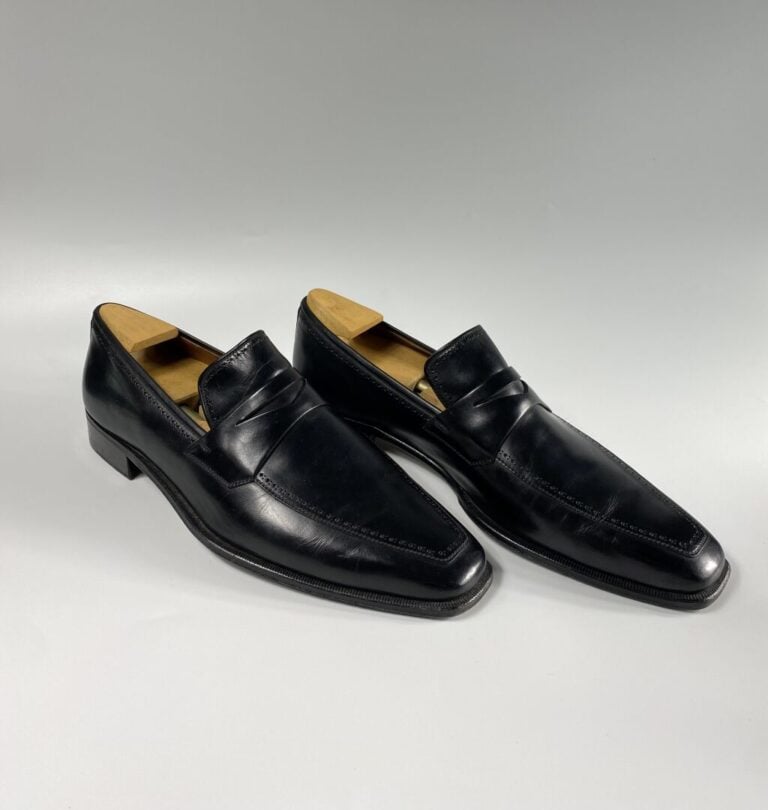 A. TESTONI - Paire de mocassins en cuir noir (Taille 10 1/2) - Embauchoirs en b…