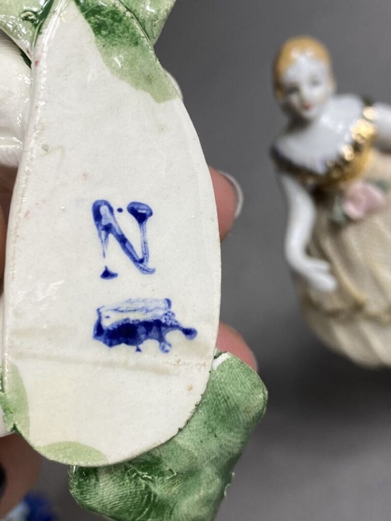 ALLEMAGNE - Ensemble de sujets en porcelaine émaillée figurant des jeunes danse…