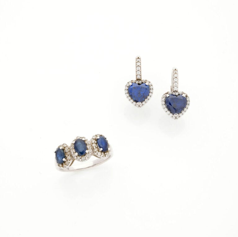 Bague en argent (925) ornée de pierres bleues ovales dans un entourage de pierr…