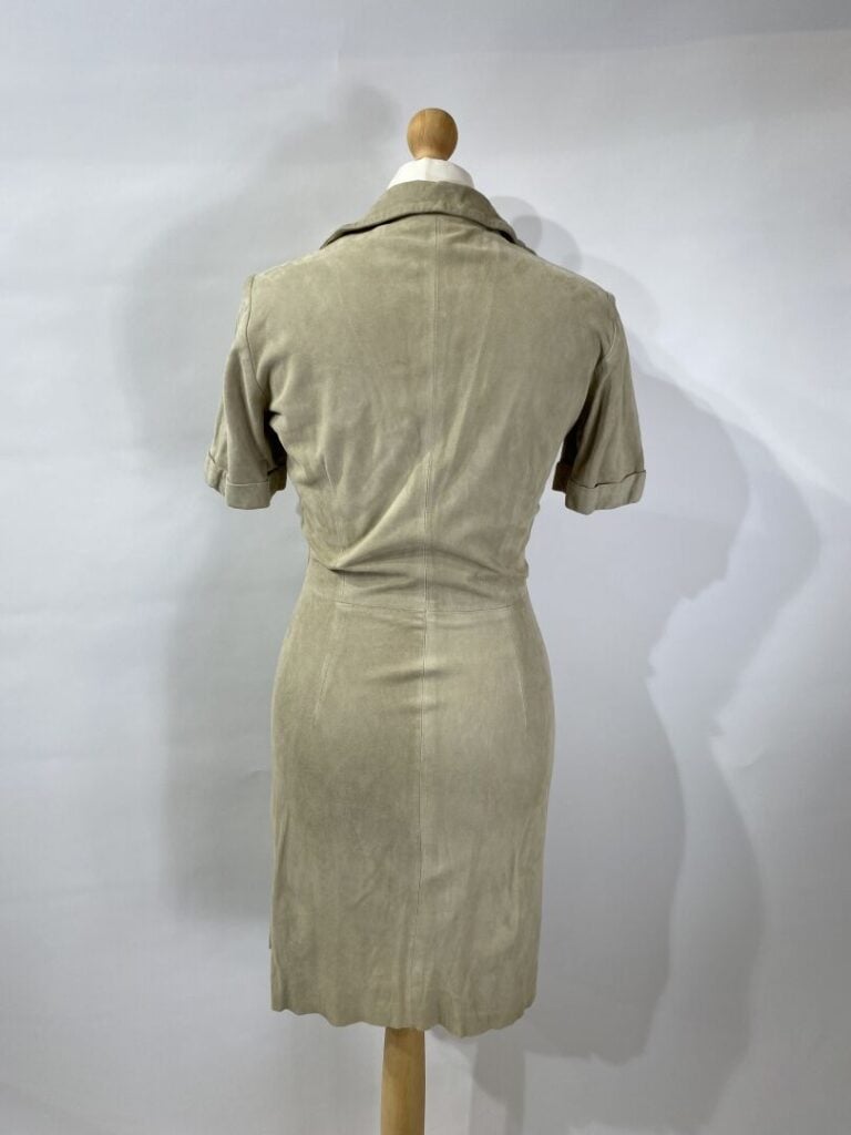 BALLY, SPORTMAX, JUST IN CASE - Lot de vêtements comprenant une robe en daim sa…
