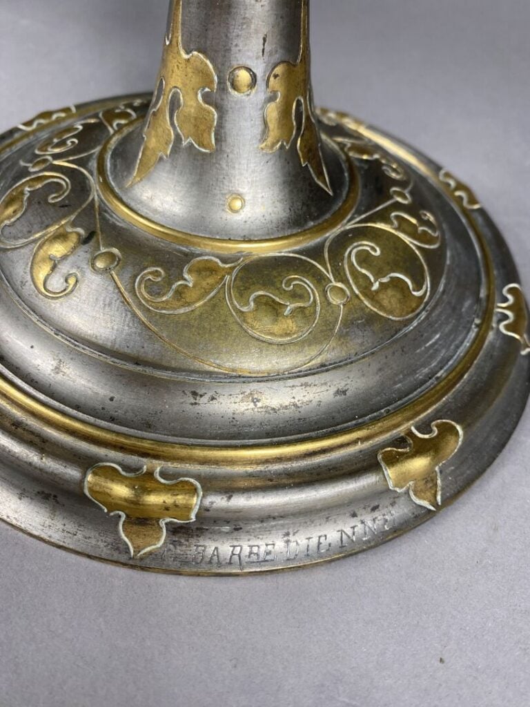 BARBEDIENNE - Candélabre en bronze à deux patines à six bras de lumière à décor…