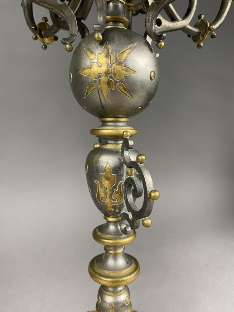 BARBEDIENNE - Candélabre en bronze à deux patines à six bras de lumière à décor…