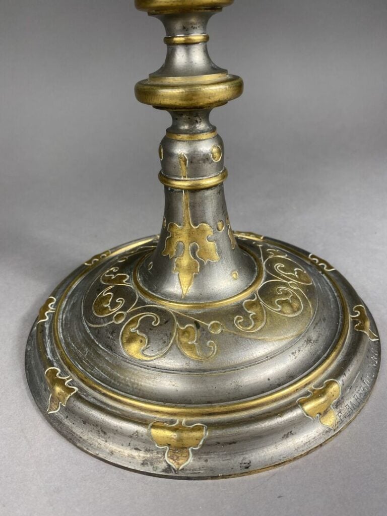 BARBEDIENNE - Candélabre en bronze à deux patines à six bras de lumière à décor…