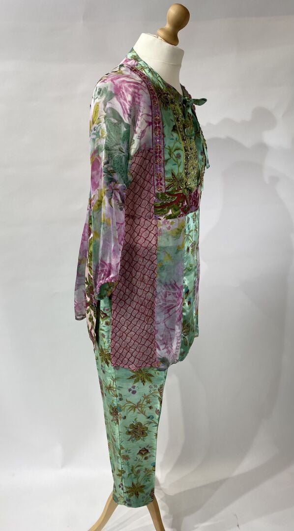 BA&SH, ANONYME - Lot de vêtements à motif floraux comprenant : une robe évasée…