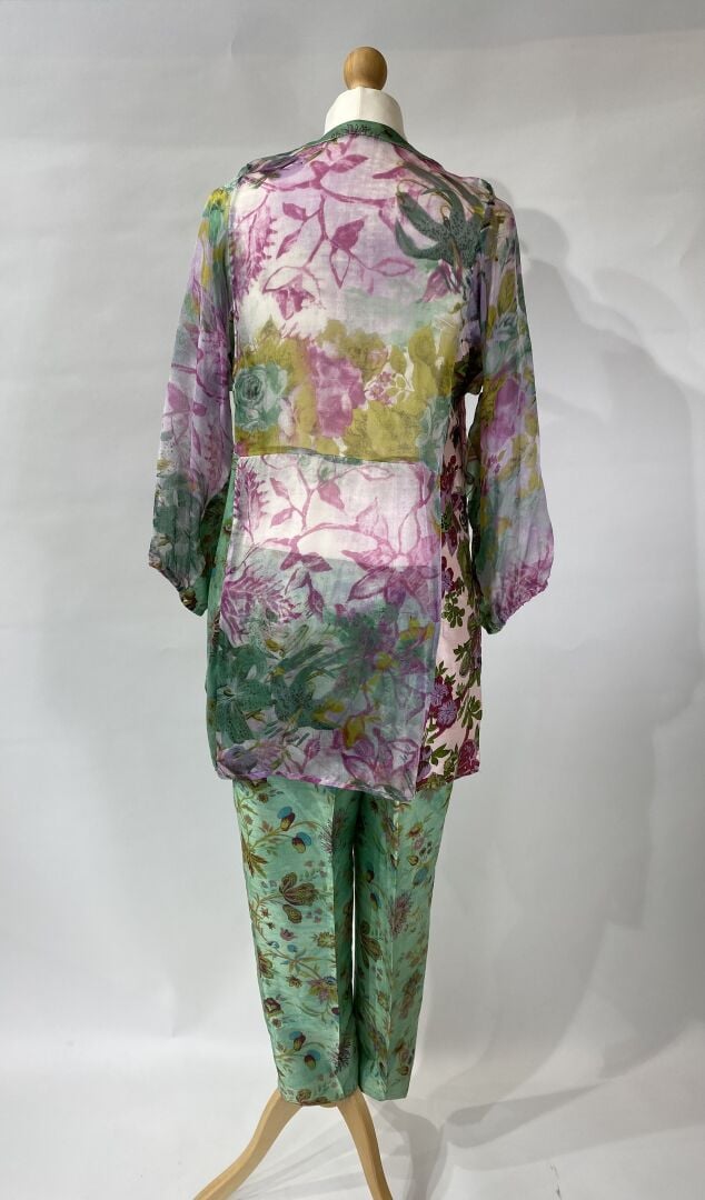 BA&SH, ANONYME - Lot de vêtements à motif floraux comprenant : une robe évasée…