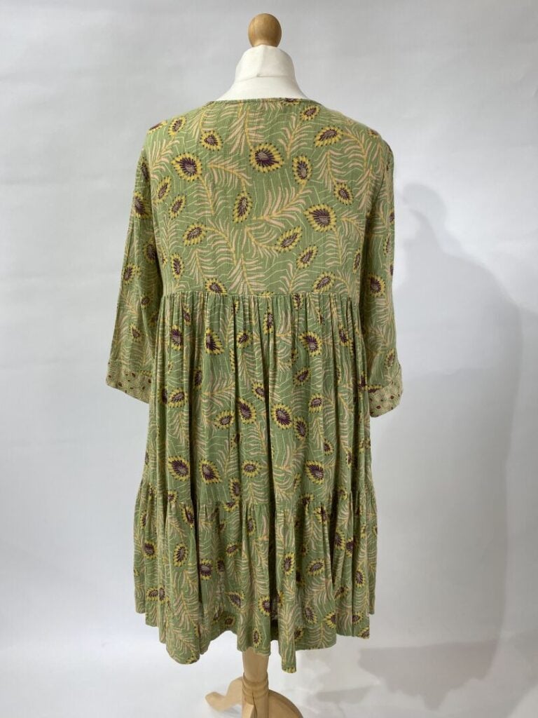 BA&SH, ANONYME - Lot de vêtements à motif floraux comprenant : une robe évasée…