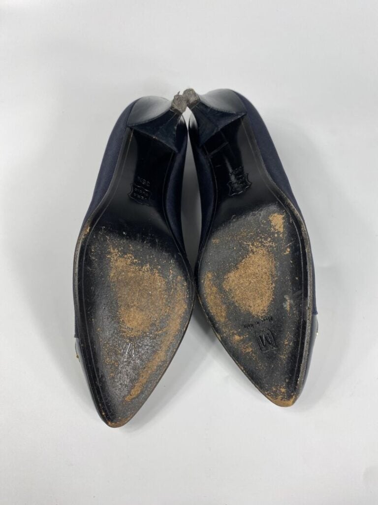 BRUNO MAGLI - Paire d'escarpins en gros grain et cuir marine rehaussé d'une cha…