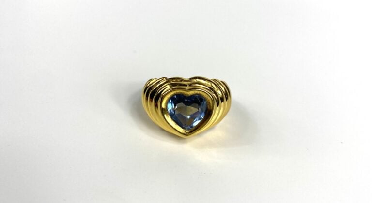 BURMA - Bague en vermeil (925) à motif godronné ornée d'une pierre fantaisie bl…