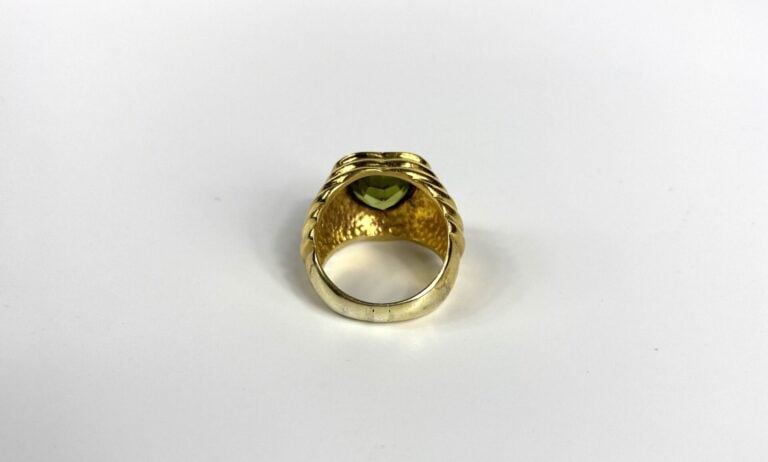 BURMA - Bague en vermeil (925) à motif godronné ornée d'une pierre fantaisie ve…