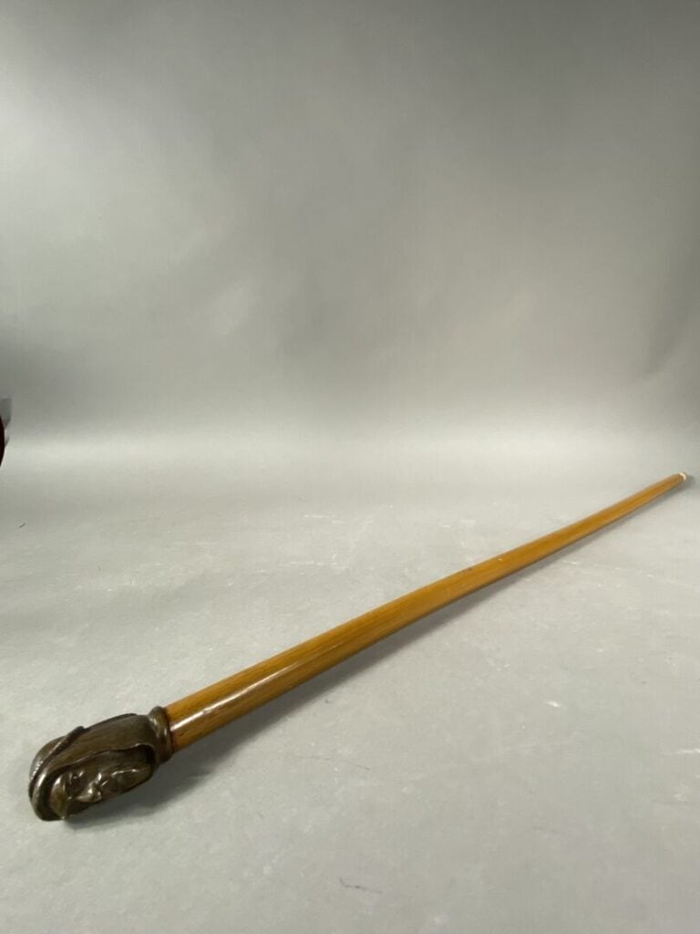 Canne à fût en bois, pommeau bronze patiné représentant une tête d'homme - H: 9…