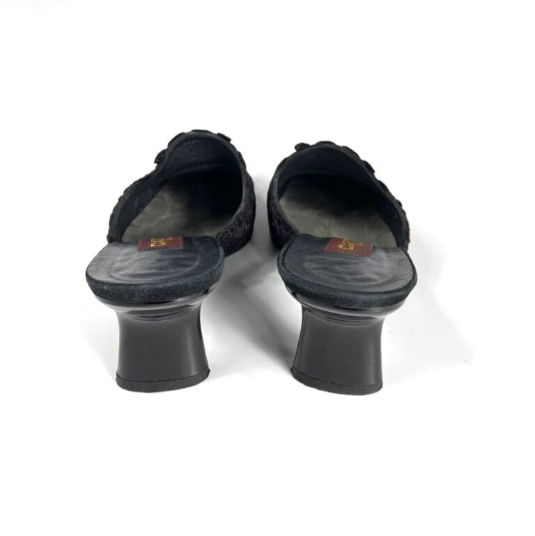 CAREL - Lot de deux paires de chaussures à talons : la première en daim violet…