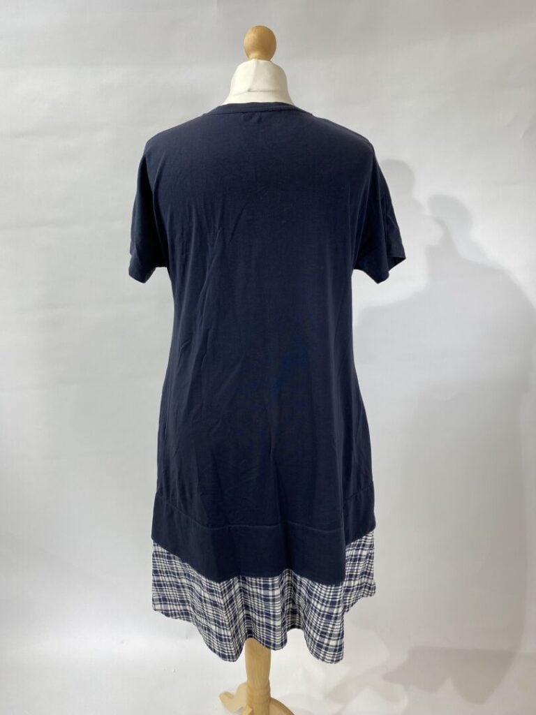 CAROLL, ANONYME - Lot de trois vêtements comprenant : Une robe en mousseline gr…