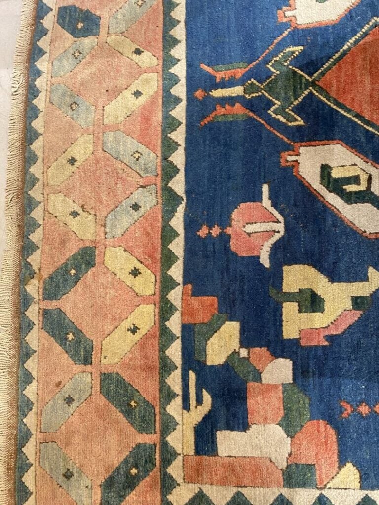 Caucase - Lot de deux tapis en laine à décor géométrique dans les tons rouges e…
