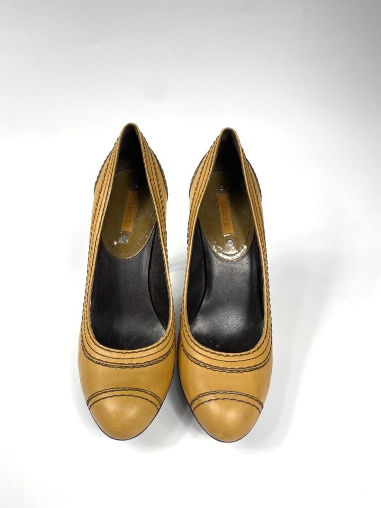 CELINE - Paire d'escarpins en cuir camel surpiqué chocolat (Pointure 38, talon…