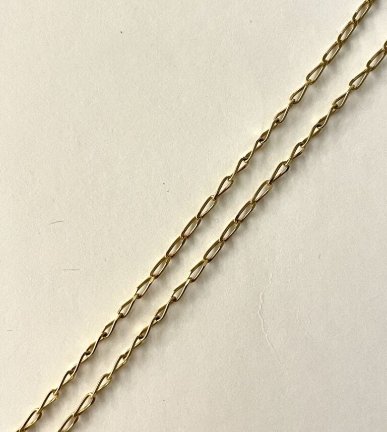 Chaînette en or jaune (750 ‰) - Poids : 12.3 g - Longueur : 68 cm - - Lot à ret…