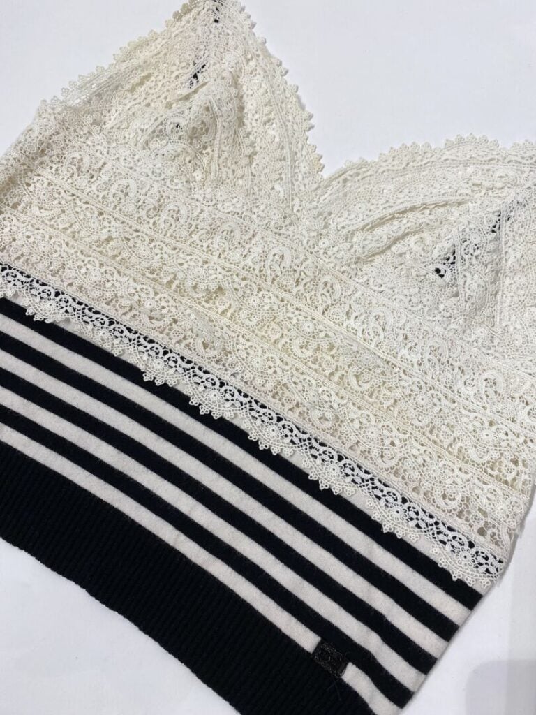 CHANEL (Printemps-été 2005) - Top court en dentelle et jersey rayé ivoire et no…