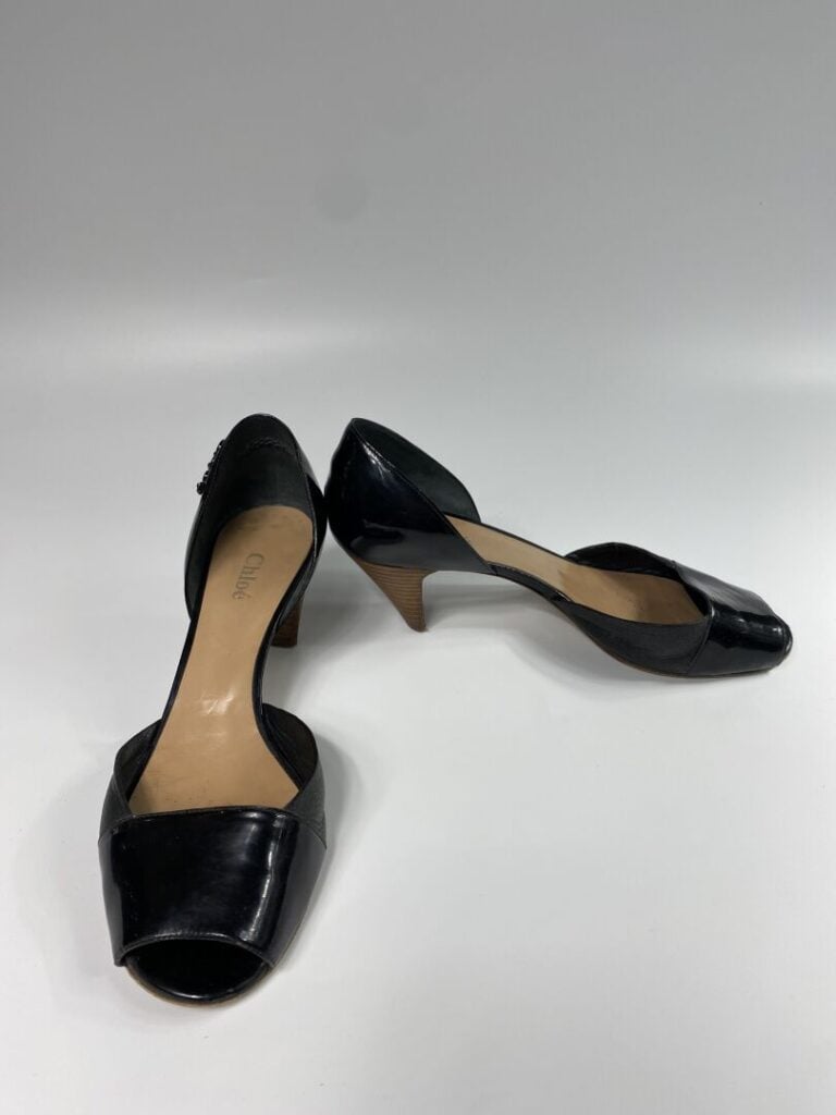 CHLOÉ - Sandales en cuir verni noir, siglées Chloé sur le côté (Pointure 38, ta…