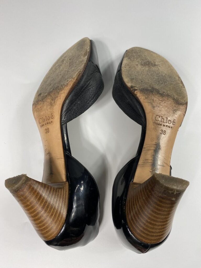 CHLOÉ - Sandales en cuir verni noir, siglées Chloé sur le côté (Pointure 38, ta…