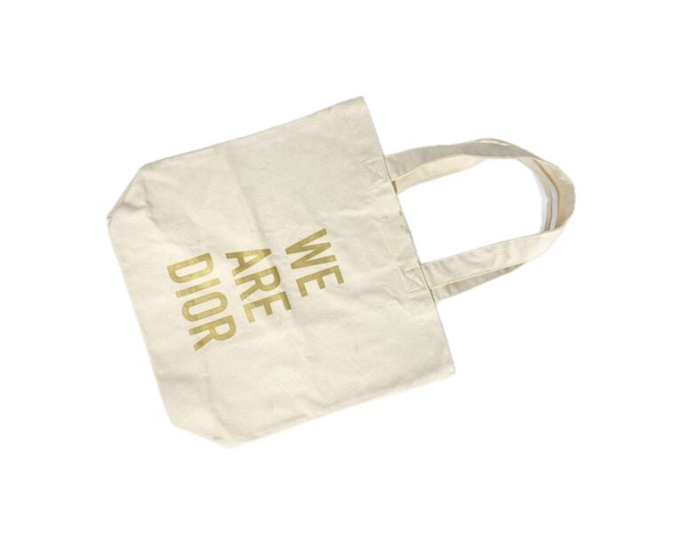 CHRISTIAN DIOR (2017) - Tote bag en toile de coton beige imprimée doré "We are…