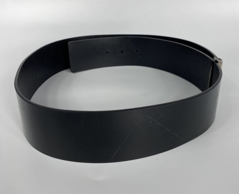 CHRISTIAN DIOR, circa 2000 - Lot de deux ceintures en cuir glacé noir et métal…