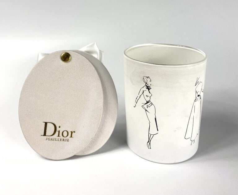 CHRISTIAN DIOR, DIOR JOAILLERIE - Lot de deux objets C. Dior : Bougie parfumée…