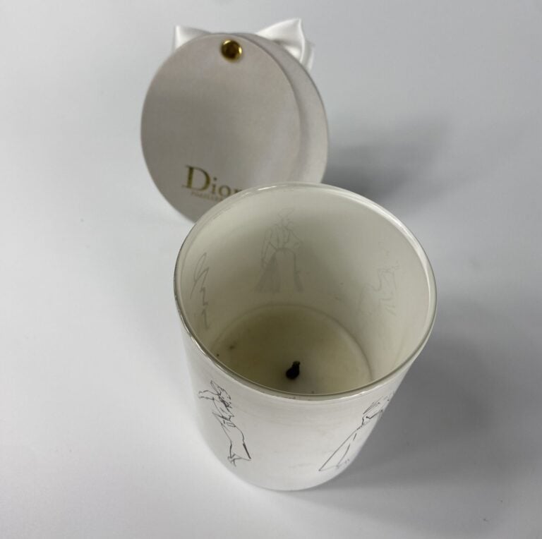 CHRISTIAN DIOR, DIOR JOAILLERIE - Lot de deux objets C. Dior : Bougie parfumée…
