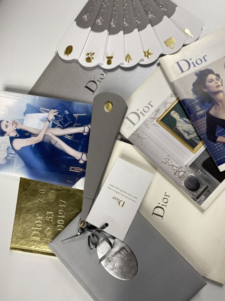 CHRISTIAN DIOR - Ensemble de documentation diverse comprenant des catalogues Di…