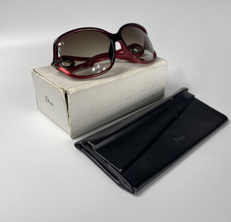 CHRISTIAN DIOR - Paire de lunettes de soleil modèle "Volute 2" en acétate, verr…