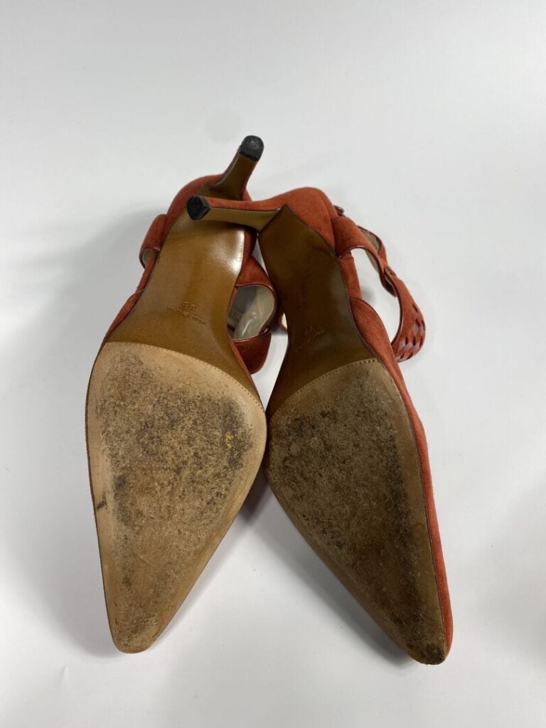 CHRISTIAN DIOR - Paire de mules à talon en daim et cuir tressé rouge brique (Po…