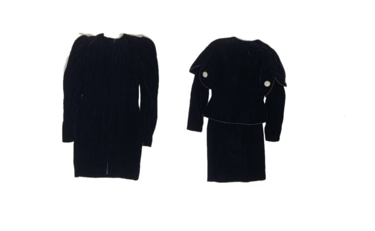 CLAUDE PÉTIN - Lot de vêtements de cocktail en velours de soie noir comprenant…