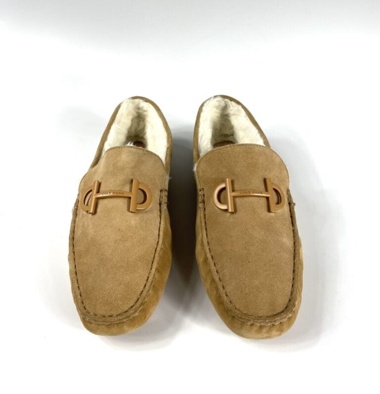 COLE HAAN, REQINS - Lot de deux paires de chaussures en daim brun comprenant un…