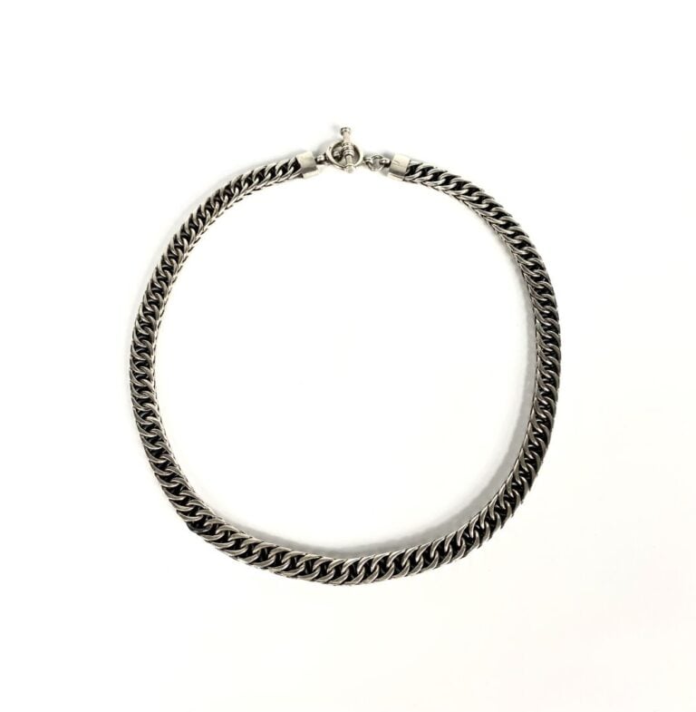 Collier chaîne en argent (925) à maille plate. - Poids brut : 72,59 g