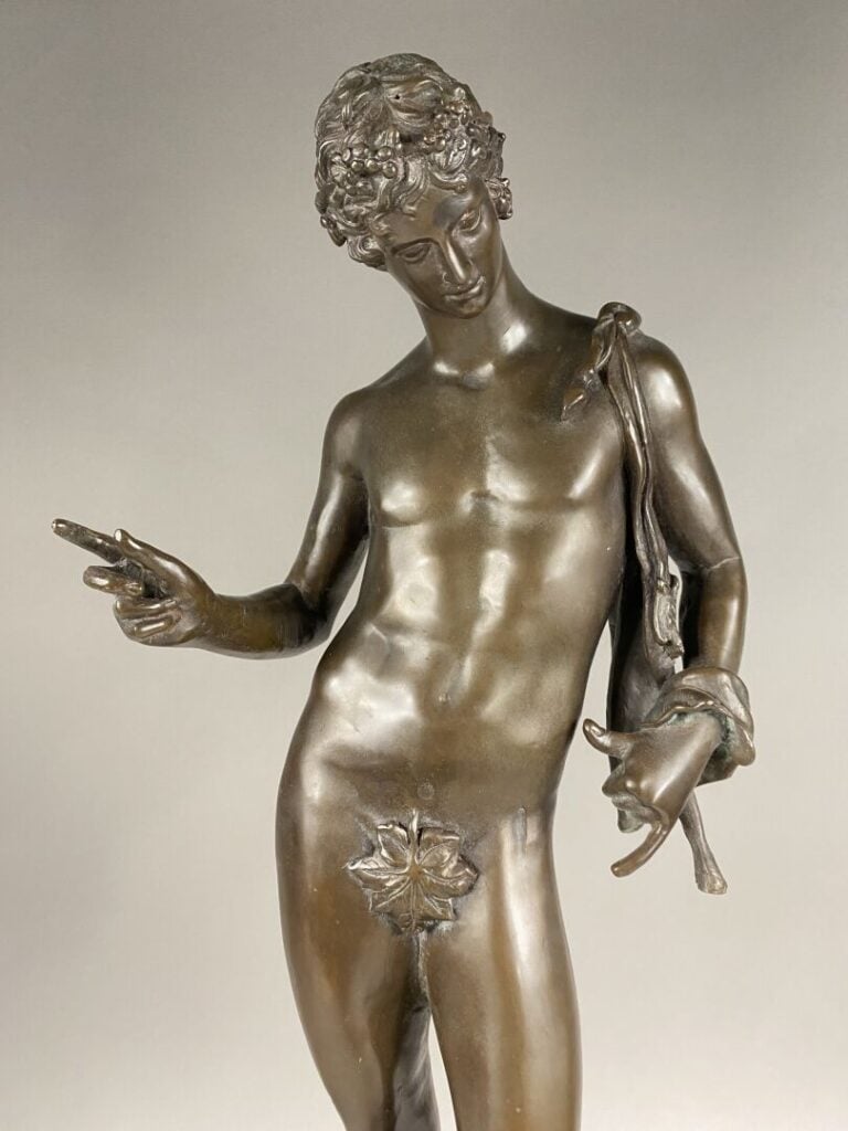 D'après l'Antique - Jeune éphèbe - Sculpture en bronze à patine brune - Socle d…