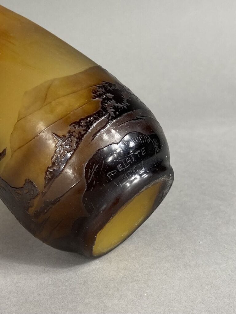 DELATTE André (1887-1953), Nancy - Vase ovoïde en verre multicouche, le col à d…