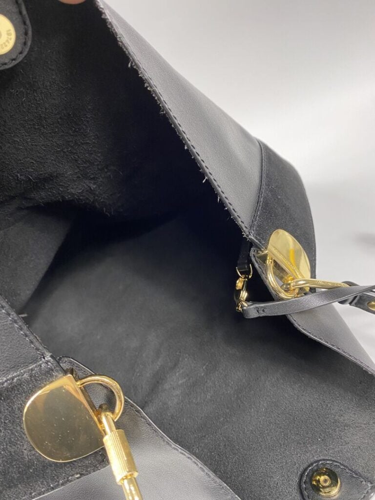 DIANE VON FURSTENBERG - Cabas plat en agneau plongé et daim noir, pochette inté…