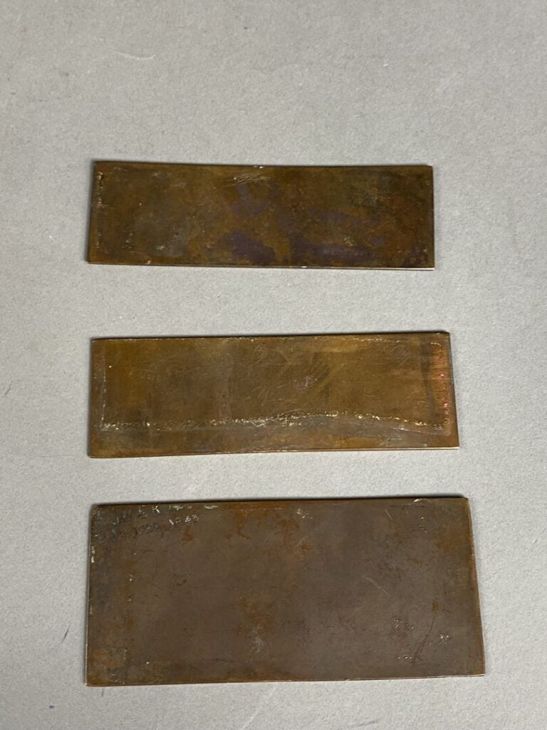 Divers - Lot de 3 plaques en cuivre où sont gravées des monnaies romaines - Éta…