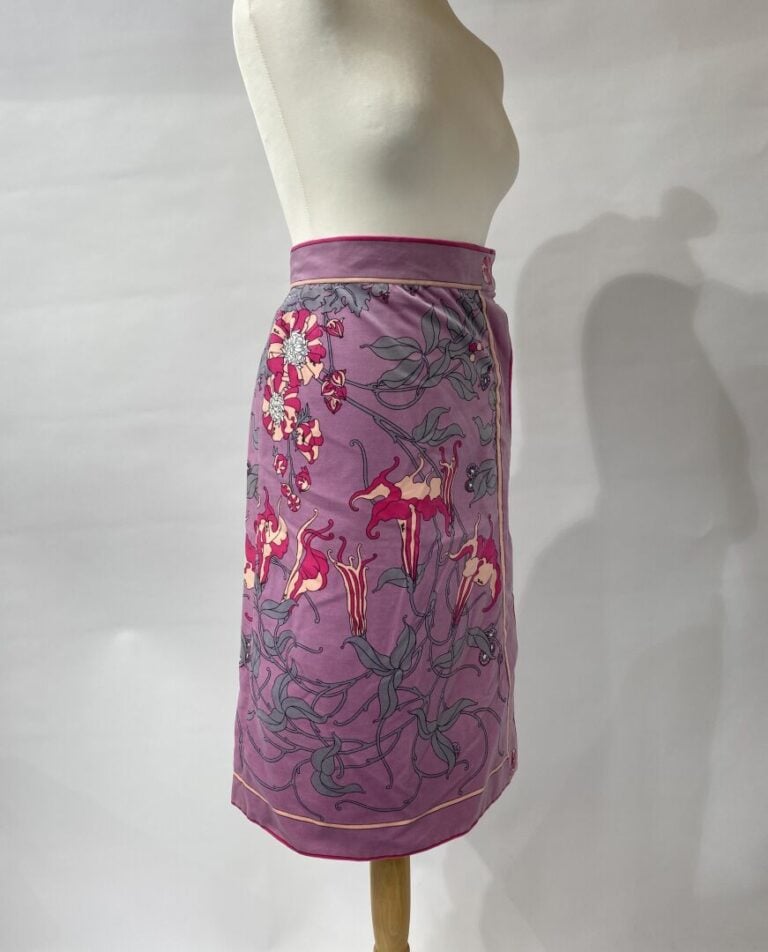 EMILIO PUCCI - Jupe portefeuille en velours imprimé à motif de fleurs roses, bl…