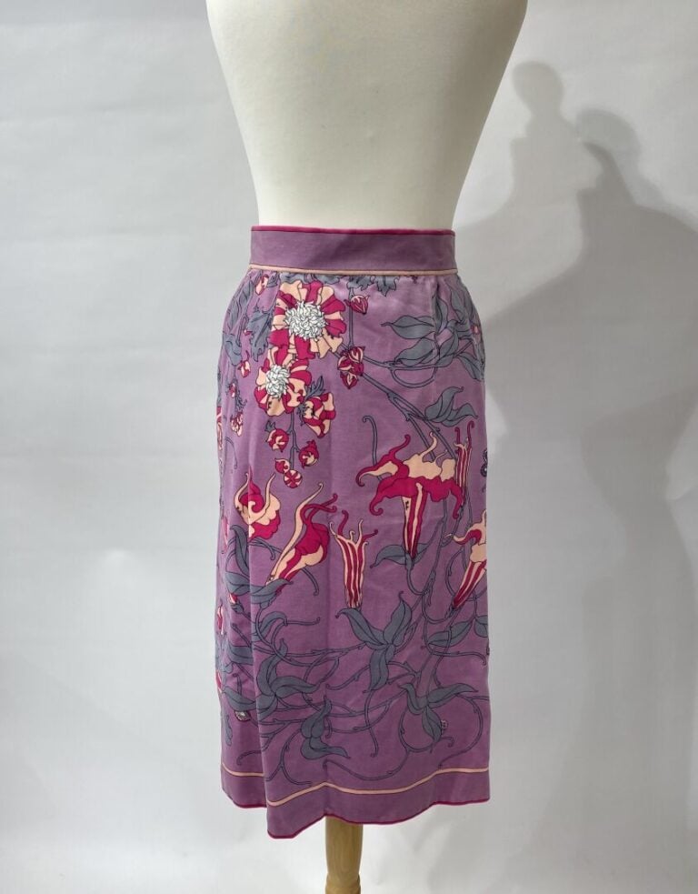 EMILIO PUCCI - Jupe portefeuille en velours imprimé à motif de fleurs roses, bl…