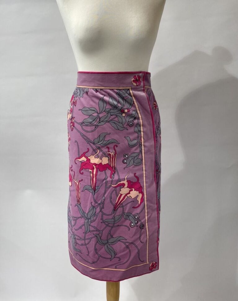 EMILIO PUCCI - Jupe portefeuille en velours imprimé à motif de fleurs roses, bl…