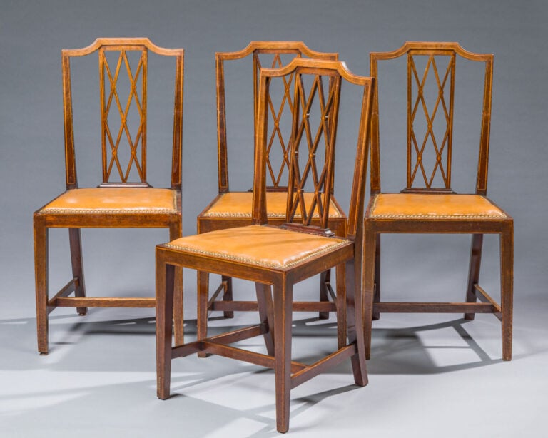 Ensemble de 10 CHAISES à dossier croisillon et assise recouverte de cuir - - Lo…