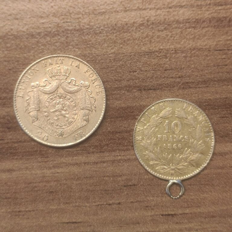 FRANCE: - -Une pièce de 10 Francs or Napoléon III Empereur tête laurée 1866BB m…