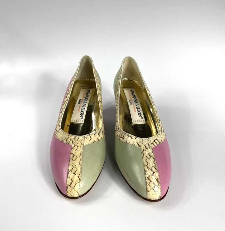 FRANCOIS VILLON, D. CHICAS - Lot de deux paires de chaussures à petit talon : l…