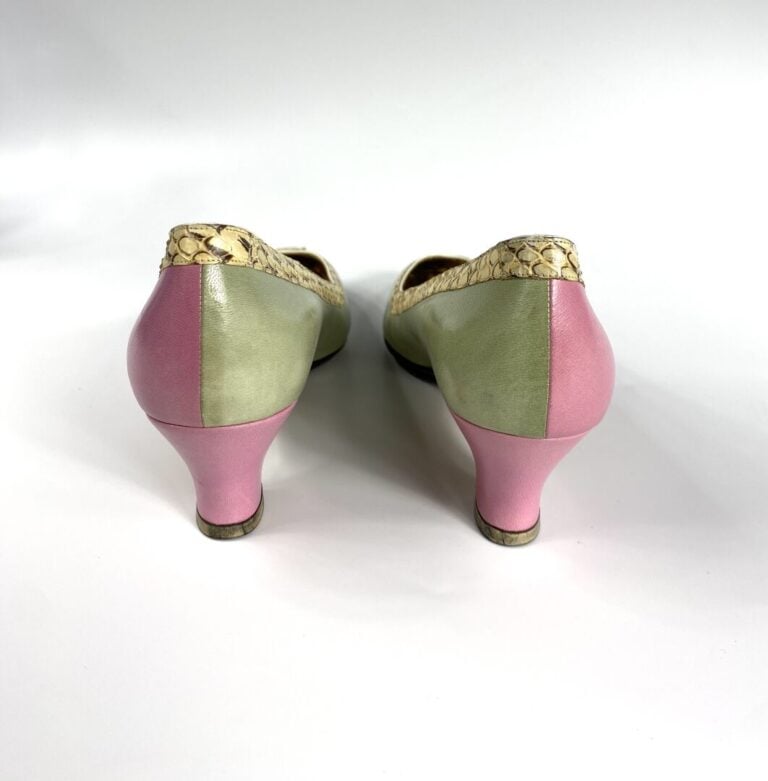 FRANCOIS VILLON, D. CHICAS - Lot de deux paires de chaussures à petit talon : l…