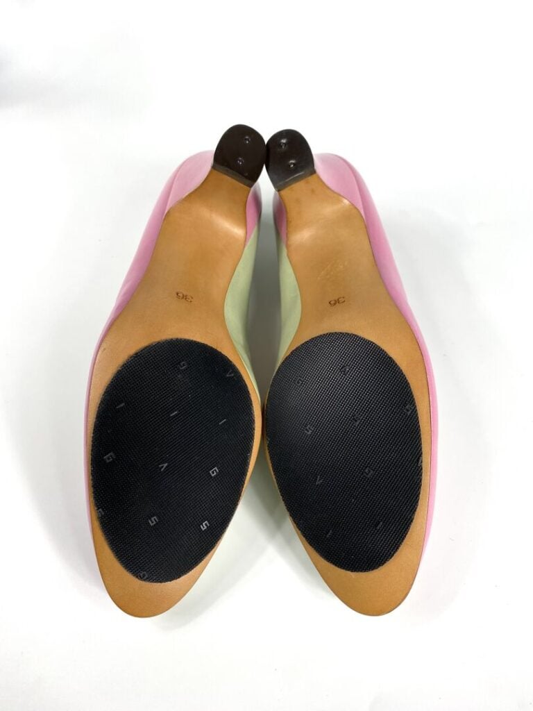 FRANCOIS VILLON, D. CHICAS - Lot de deux paires de chaussures à petit talon : l…