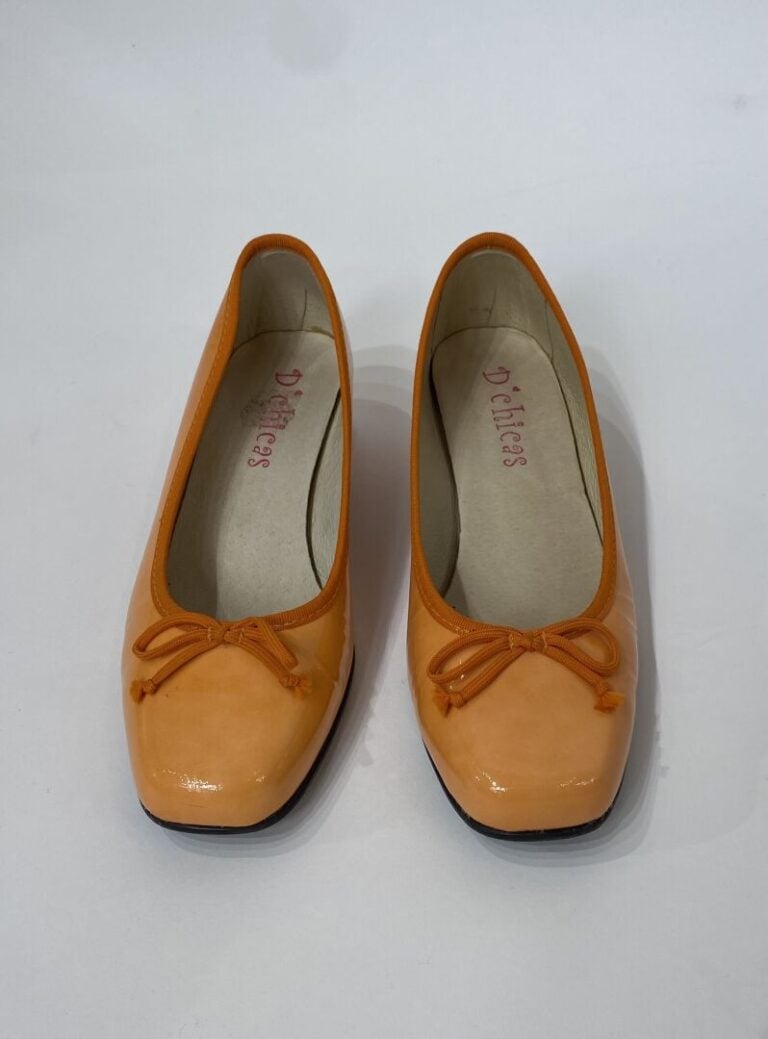 FRANCOIS VILLON, D. CHICAS - Lot de deux paires de chaussures à petit talon : l…