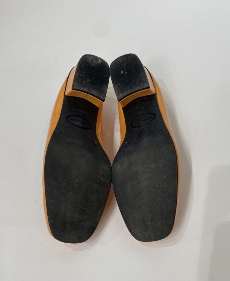 FRANCOIS VILLON, D. CHICAS - Lot de deux paires de chaussures à petit talon : l…