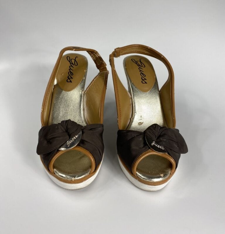 GUESS - Paire de sandales compensées en simili cuir imprimé, camel et argent, e…
